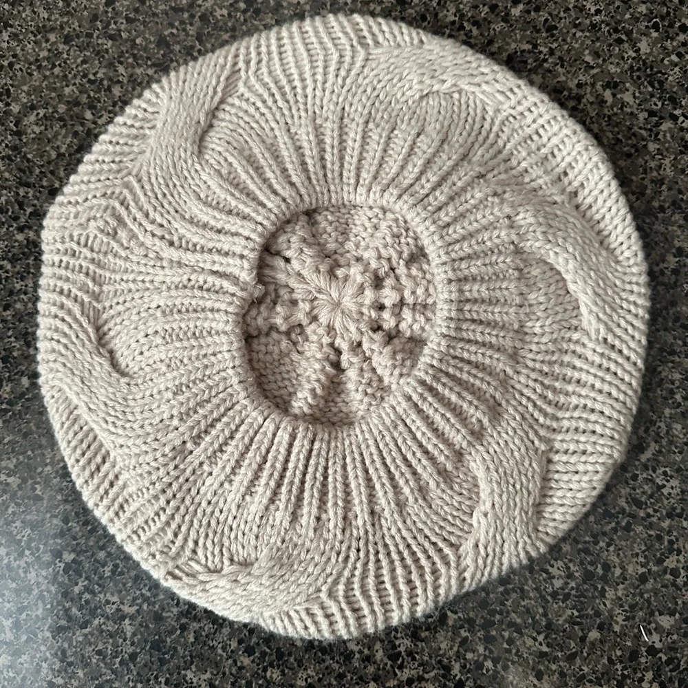 Cozy Knit Beret NWOT - Picture 2 of 2